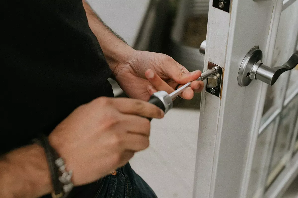 Black cat lock and key - Calgary Lock Installation and Replacement