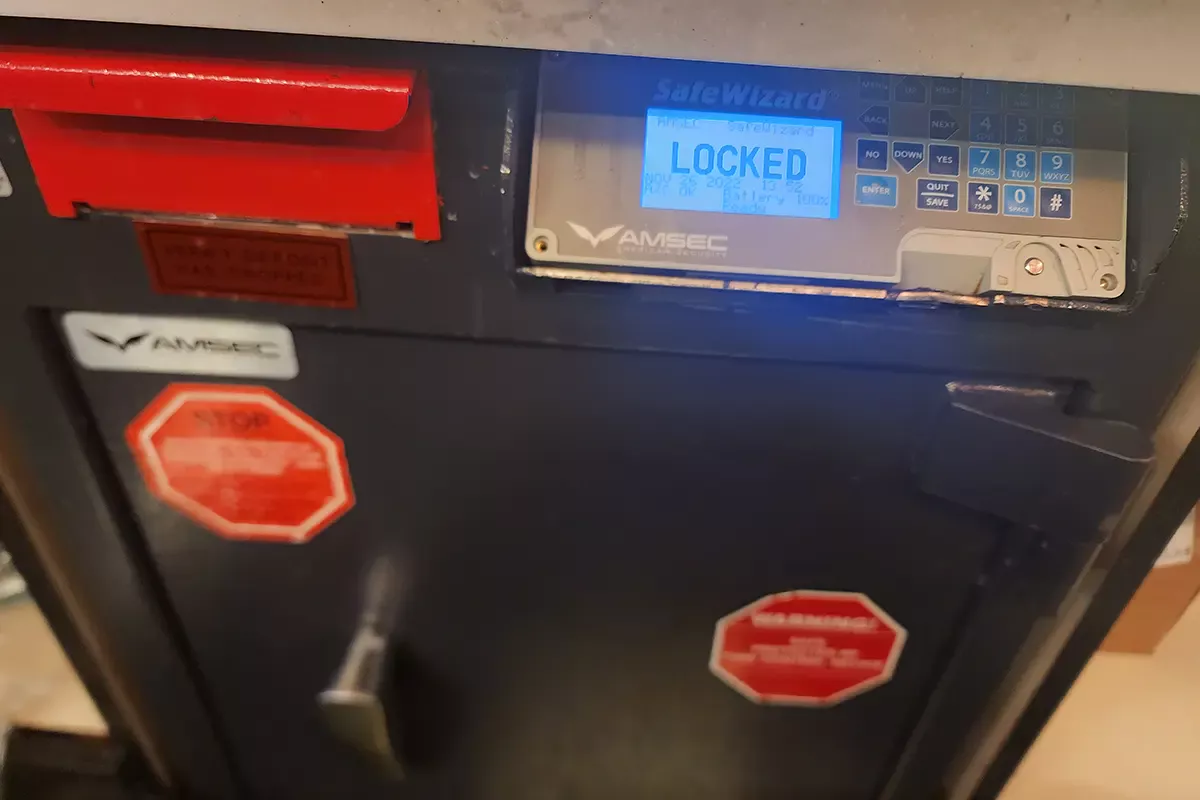 Black cat lock and key - Emergency Safe Unlocking in Calgary
