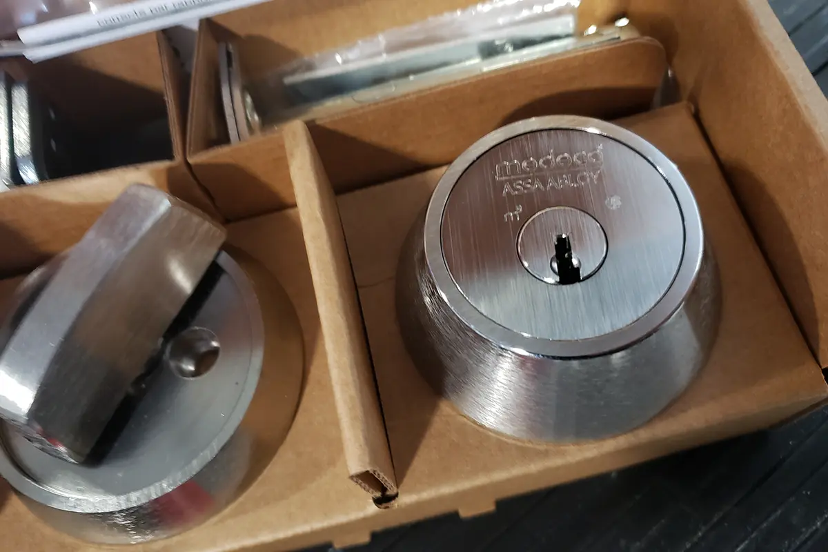 Black cat lock and key - High-Security Locks