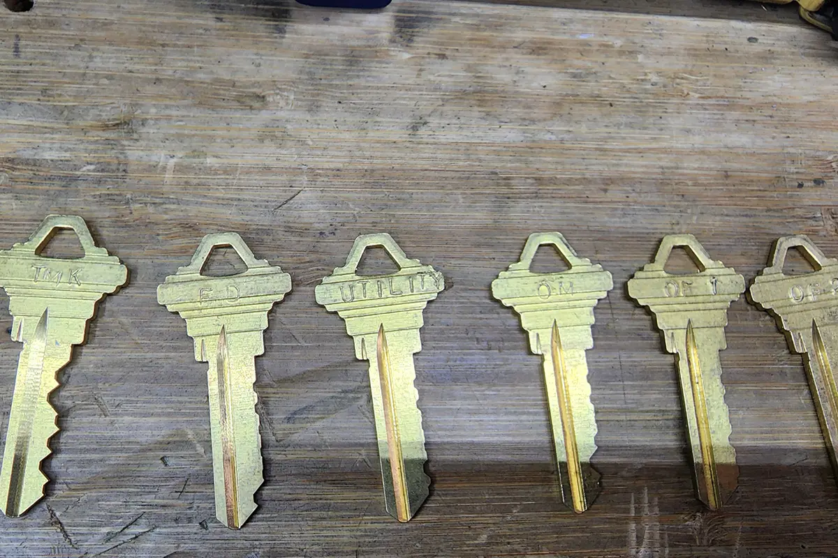 Black cat lock and key - Master Key Systems