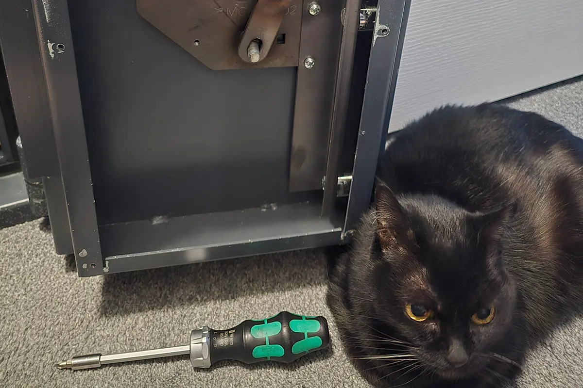 Black cat lock and key - Safe Repair and Maintenance in Calgary